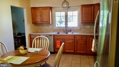 874 Lafayette Dr, Mount Laurel, NJ 08054 - photo 2