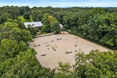Oversized arena and round pen