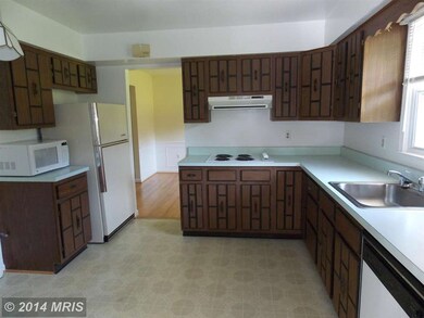 921 Streaker Rd, Sykesville, MD 21784 - photo 4