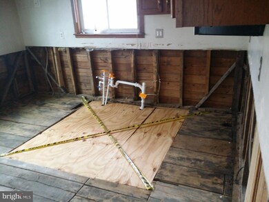 229 Knoxville Rd, Knoxville, MD 21758 - photo 5