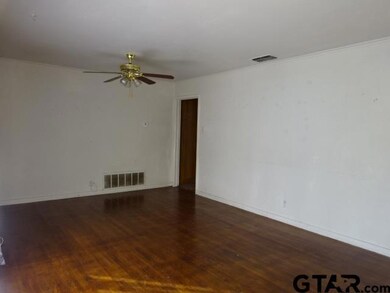 1525 1525 Buena Vista Dr, Tyler, TX 75701 - photo 2