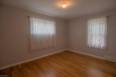 2243 Larchmont Dr, Wickliffe, OH 44092 - photo 7