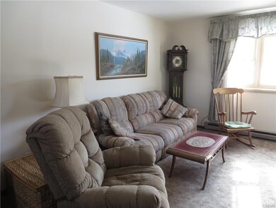 6431 Crown Ln, Zionsville, PA 18092 - photo 2