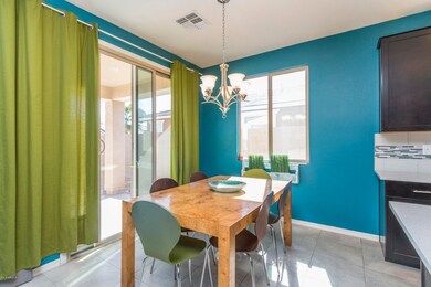6) DINING AREA