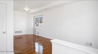10 Noah Ct, Staten Island, NY 10303 - photo 5