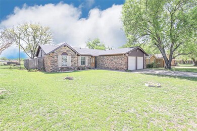 1427 Mimosa St, Cleburne, TX 76033 - photo 4