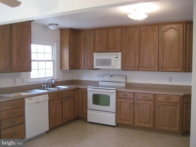 209 Dover Rd, Warrenton, VA 20186 - photo 6