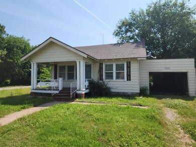 715 N Minnesota Ave, Shawnee, OK 74801 - photo 2