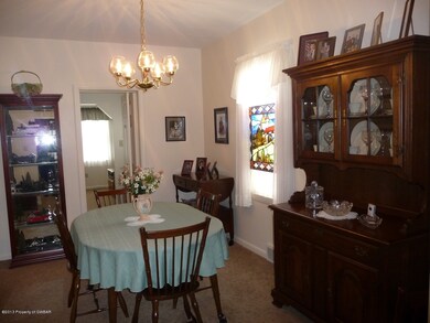 109 E Vaughn St, Kingston, PA 18704 - photo 4