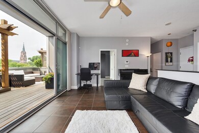 This West facing unit has ample natural light.