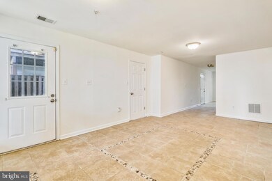 12905 Woodcutter Cir, Germantown, MD 20876 - photo 5