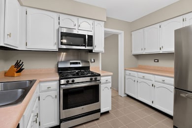 2238 Appleby Dr, Wheaton, IL 60189 - photo 6