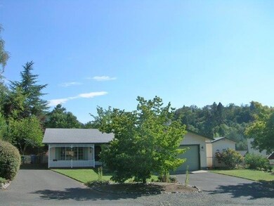 1925 Keldan Ln, Grants Pass, OR 97527 - photo 2