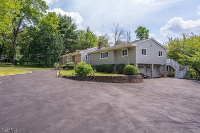 220 Horseshoe Rd, Berkeley Heights, NJ 07922 - photo 2