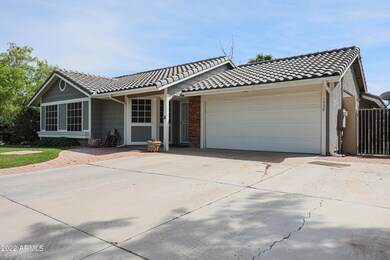 1459 E Jasper Dr, Chandler, AZ 85225 - photo 2