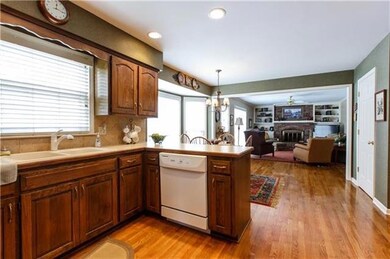 8501 Bradshaw St, Lenexa, KS 66215 - photo 6