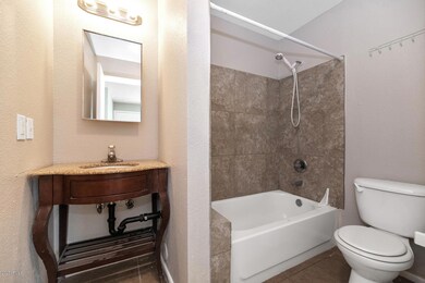 2721 E Southgate Ave-large-015-015-2721
