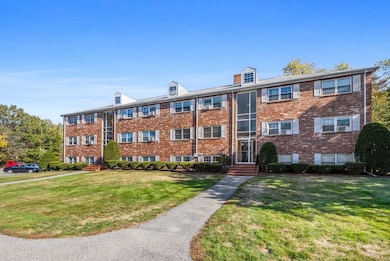 90 Edgelawn Ave unit 1, North Andover, MA 01845 - photo 3