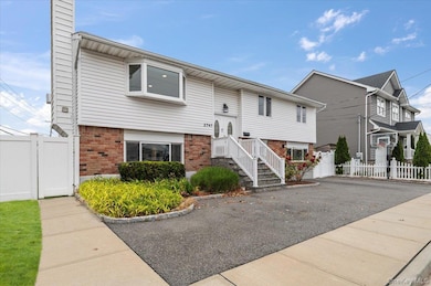 2747 Barbara Rd, Bellmore, NY 11710 - photo 3