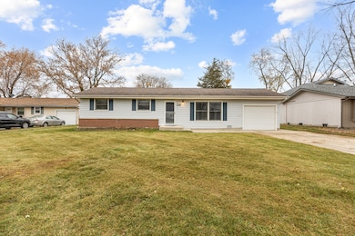 229 Shawnee Dr, Carol Stream, IL 60188 - photo 2