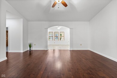 4948 Anna Maria Dr, Columbus, IN 47203 - photo 5