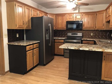 1437 Windsor Dr, Ardmore, OK 73401 - photo 2