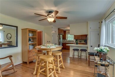 Kitchen & Dining Area