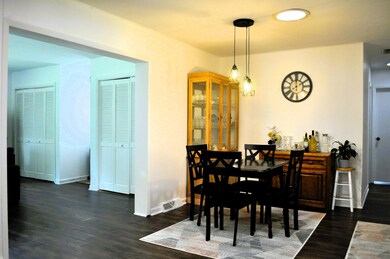 3380 Marilyn St, Columbus, IN 47203 - photo 7