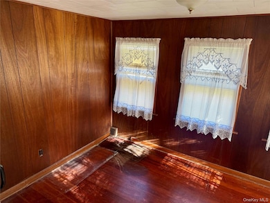 647 S Drury Ln, Rock Tavern, NY 12575 - photo 7