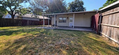 730 Pinehill Ln, Grand Prairie, TX 75052 - photo 4