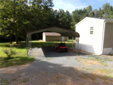 3323 Fulton Rd, Asheboro, NC 27205 - photo 5