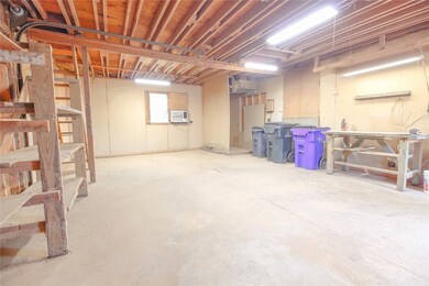 735 Carroll Dr SE, Cedar Rapids, IA 52403 - photo 6