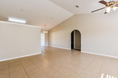 002-photo-living-room-10553440