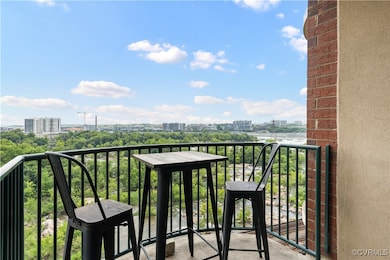 Enjoy the balcony with beautiful river views.