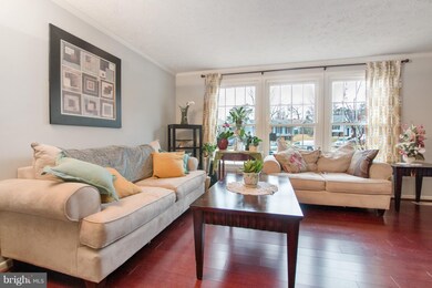 7603 Surry Grove Ct, Lorton, VA 22079 - photo 2