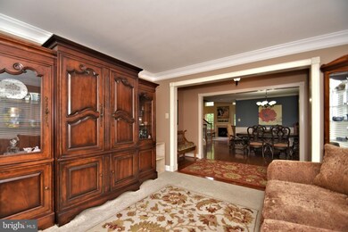 381 Belcourt Way, Harleysville, PA 19438 - photo 6