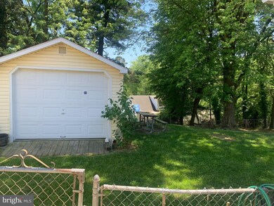 1305 Crisfield Dr, Oxon Hill, MD 20745 - photo 2