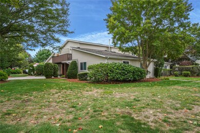 995 Williamsburg Cir, Warwick, RI 02886 - photo 4