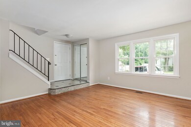 7710 Groveland Heights Ct, Springfield, VA 22153 - photo 4