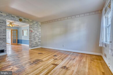 1809 Trenleigh Rd, Parkville, MD 21234 - photo 5