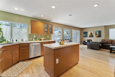 22455 Maycotte Rd, Woodland Hills, CA 91364 - photo 6