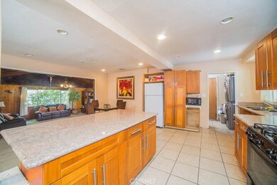 19248 Cantara St, Reseda, CA 91335 - photo 5