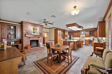 kitchen breakfast area