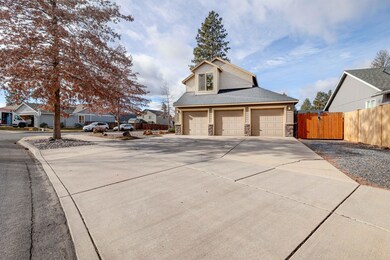 63283 NW Lavacrest St-3