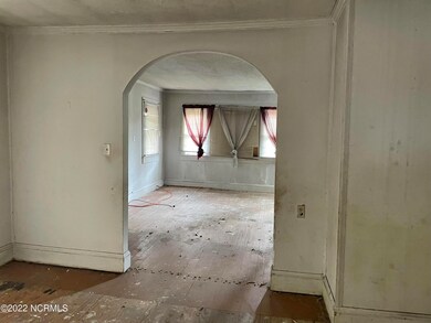 04 300 E. Academy St Living Room 2