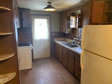 370 Center St, Randolph, MA 02368 - photo 2