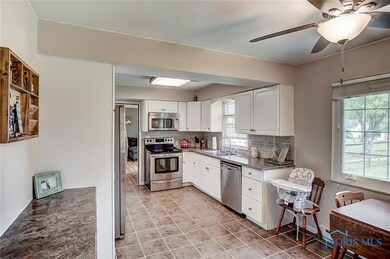 23115 W Winfield Dr, Genoa, OH 43430 - photo 7