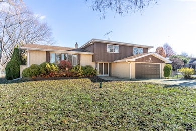 1205 Laurel Ln, Schaumburg, IL 60193 - photo 2