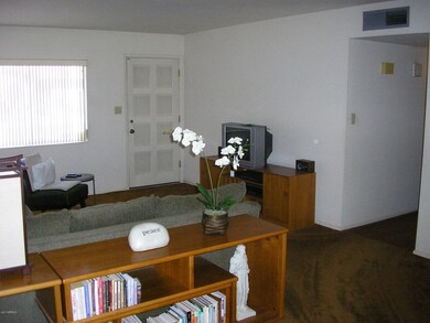 Living room (2)