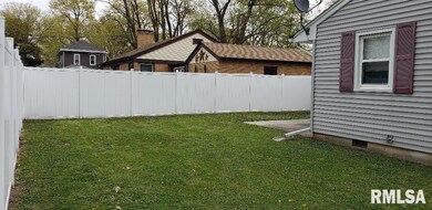 630 Peoria St, Lincoln, IL 62656 - photo 3
